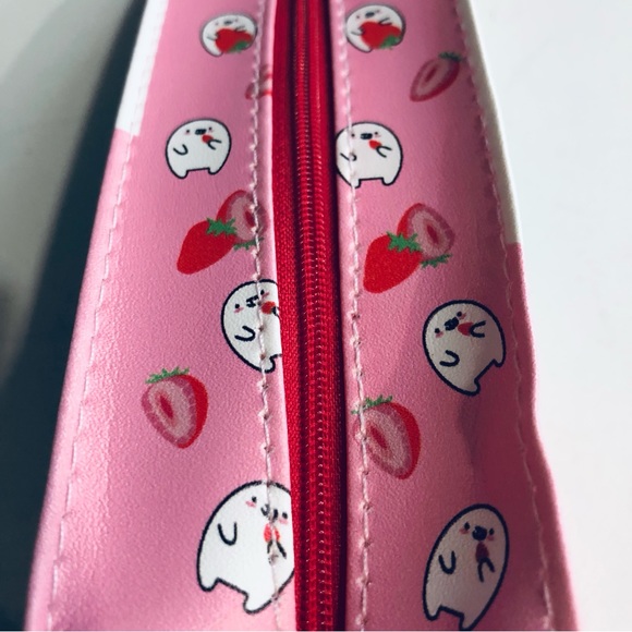 Bundle of 5 Scholastic Books Plus Small Pencil Case - Picture 16 of 16